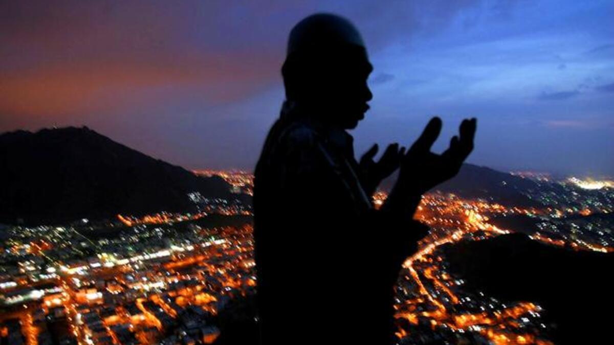 المَنْسَك الأخير: طواف الوداع وهو أن يطوف الحجيج حول الكعبة سبعة أشواط خلال أيام التشريق، ويصلوا خلف مقام إبراهيم ركعتين ختاماً للمناسك وطلبا للمغفرة من الله ليكون آخر عهدهم المسجد الحرام قبل مغادرتهم لمكة المكرمة.