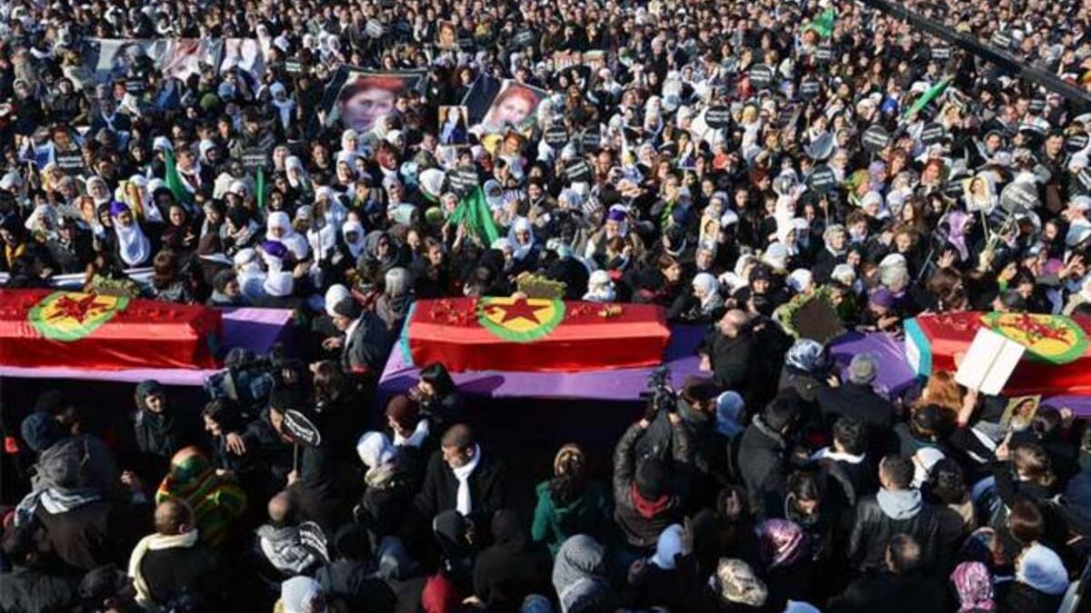 جنازة الناشطات الكرديات اللواتي اغتلن في باريس