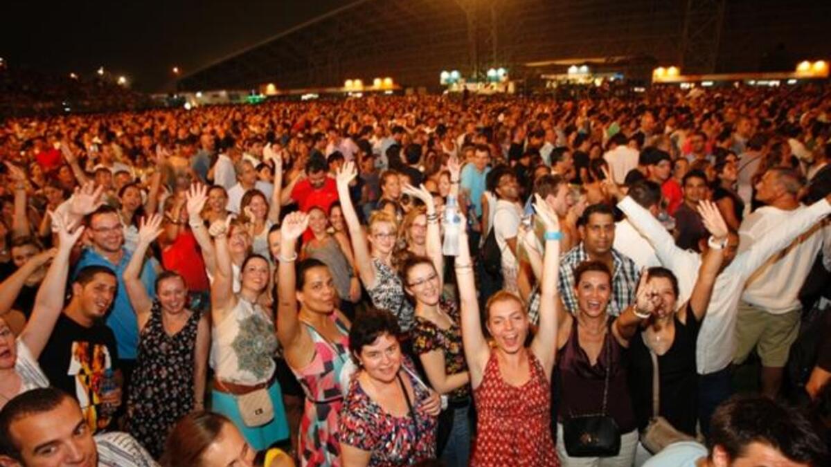 جمهور مادونا يتفاعلون معها