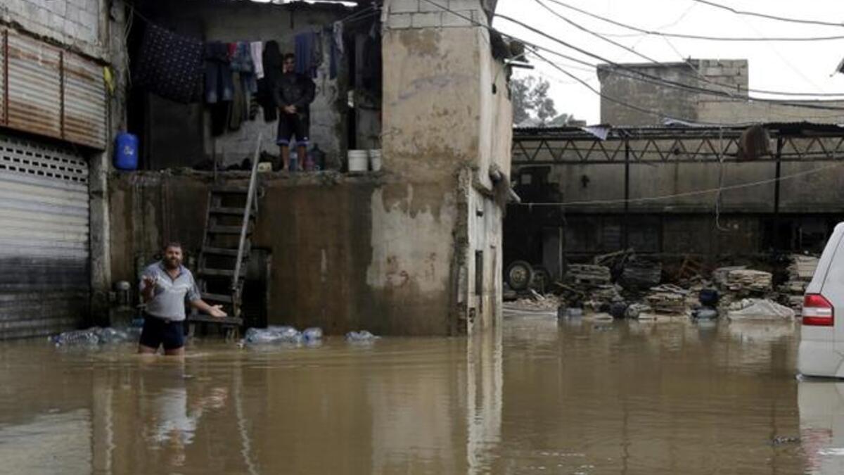 بيروت تغرق بفعل مياه الأمطار