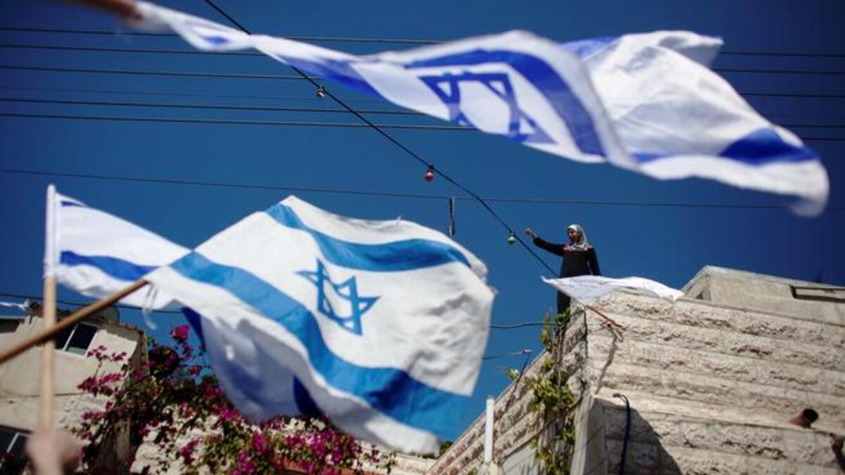 ماذا عن مستقبل المستوطنات اليهودية؟ هل ستبقى ضمن الدولة الجديدة أم سيتم إخلاؤها من المستوطنين اليهود؟ أم سيحمل المستوطنون بطاقات هوية صادرة من الدولة الفلسطينية ليعيشوا في كنفها؟.