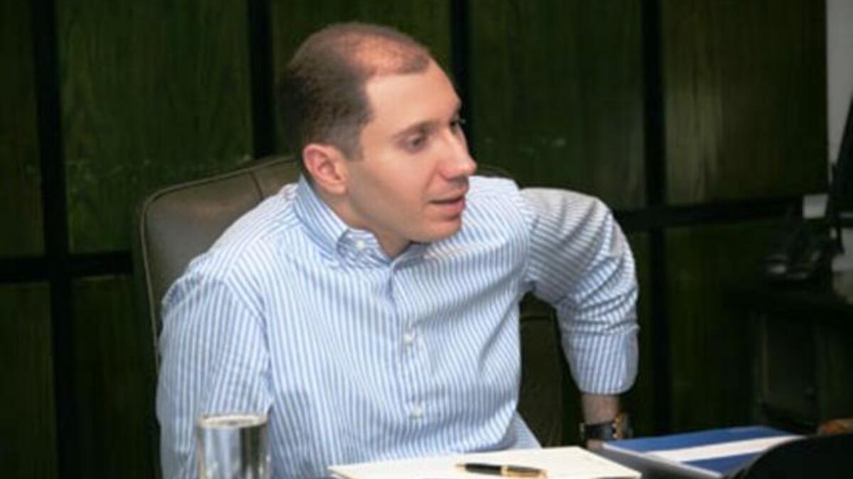 هيثم الدحلة رجل أعمال ورئيس مجلس الشركة المتحدة القابضة: يواجه تهمة الرشوة بعدما قام بتعيين أحد أقارب موظف مراقبة الشركات بسام العتوم، في مطعم يملكه ضمن مجموعته، مقابل السكوت عن التجاوزات المالية لشركات الدحلة، ما يعتبر رشوة.
رجل الاعمال هيثم الدحلة