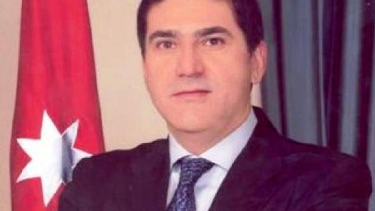 سهل المجالي وزير الأشغال العامة والإسكان الأسبق : تمت إحالته للتحقيق بعد تجاوزات في مشروع سكن كريم لعيش كريم بخصوص ارتفاع كبير في الأسعار المطروحة في الملف، ممايزيد في ارتفاع أسعار الشقق ويشكل عبئًا كبيرًا على كاهل المواطن. الوزير الأسبق سهل المجالي