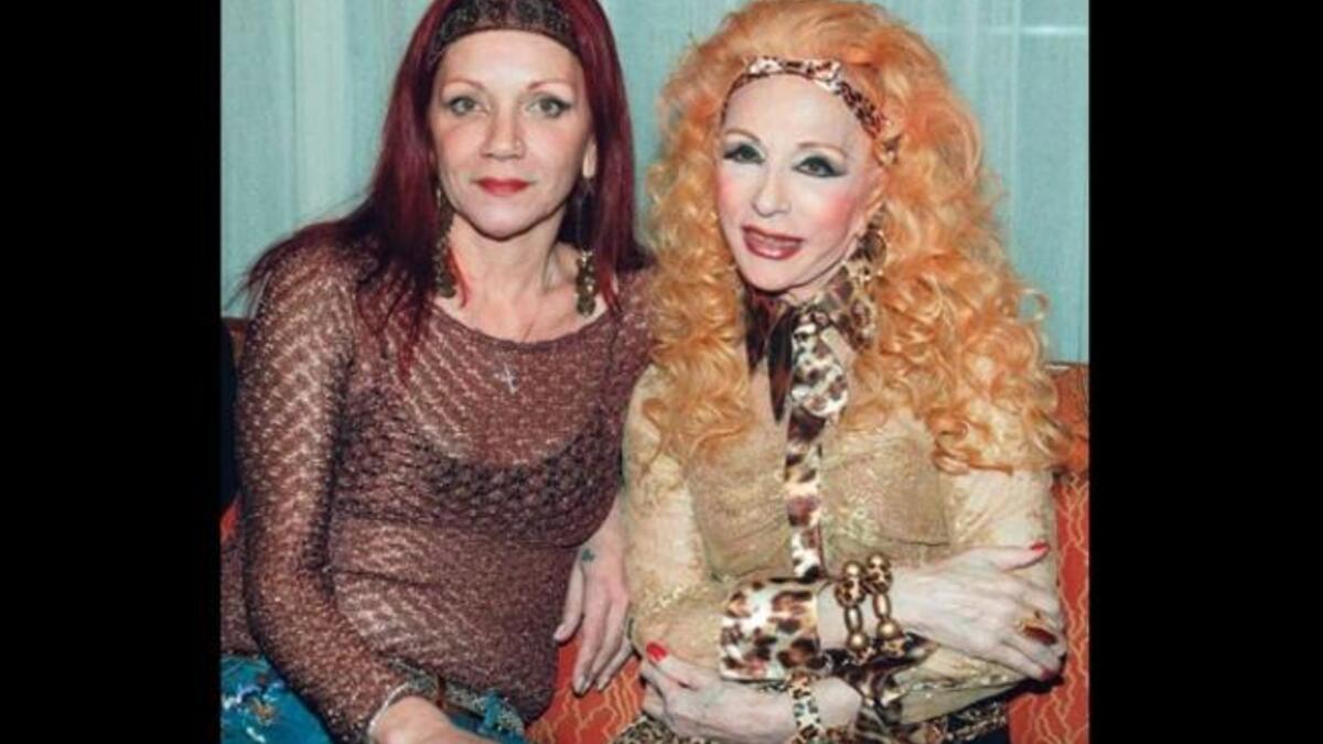 Her only daughter from early marriage to Anwar Mansy- not the longest-haul marriage, but the one that bore her this daughter
in her own creative image. Howayda Mansy is a dance teacher, sometimes actress, in the U.S.  Seemingly single- perhaps a
response to her mothers prolific marriage record.