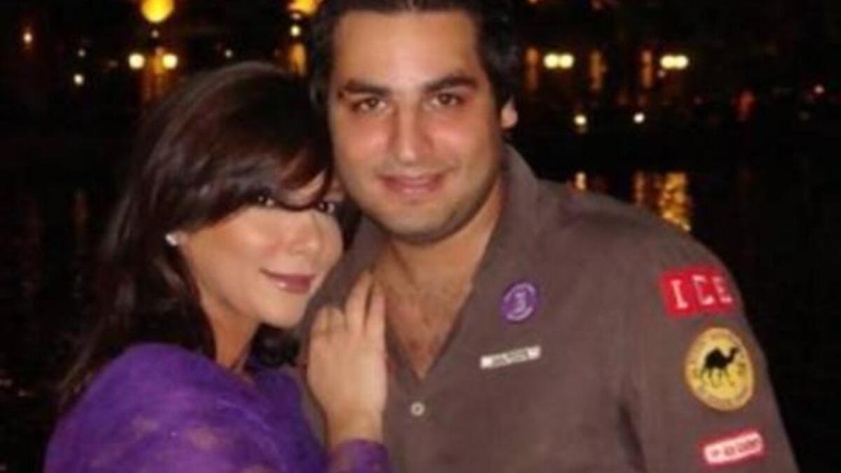 أعلن شقيق المغنية السورية أصالة الإعلامي "أيهم نصري" إن ثبت أنها قد وقفت بجانب الثوار ضد الأسد.