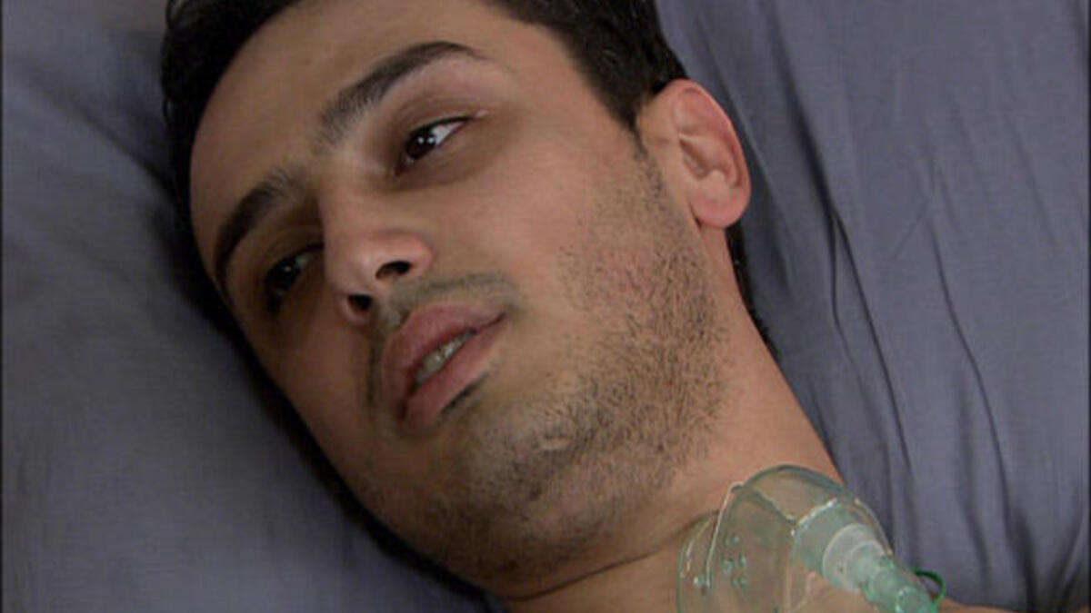 بشير: يعمل خادما في بيت الثري عدنان بيك ويعلم بسر العلاقة المحرمة بين الزوجة والربيب، فهل سيتكلم؟