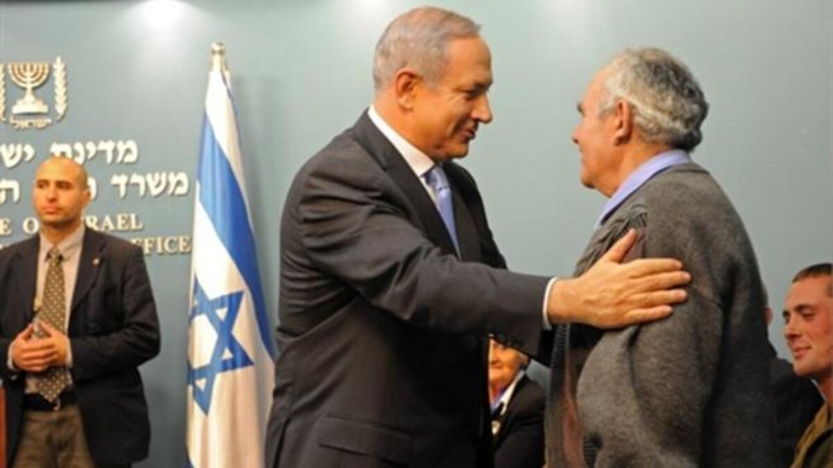 ISREAL: Israeli PM Benjamin Netanyahu greets Moishe Lechtik, a Holocaust survivor, at International Holocaust Remembrance Day event, January 23, 2011.