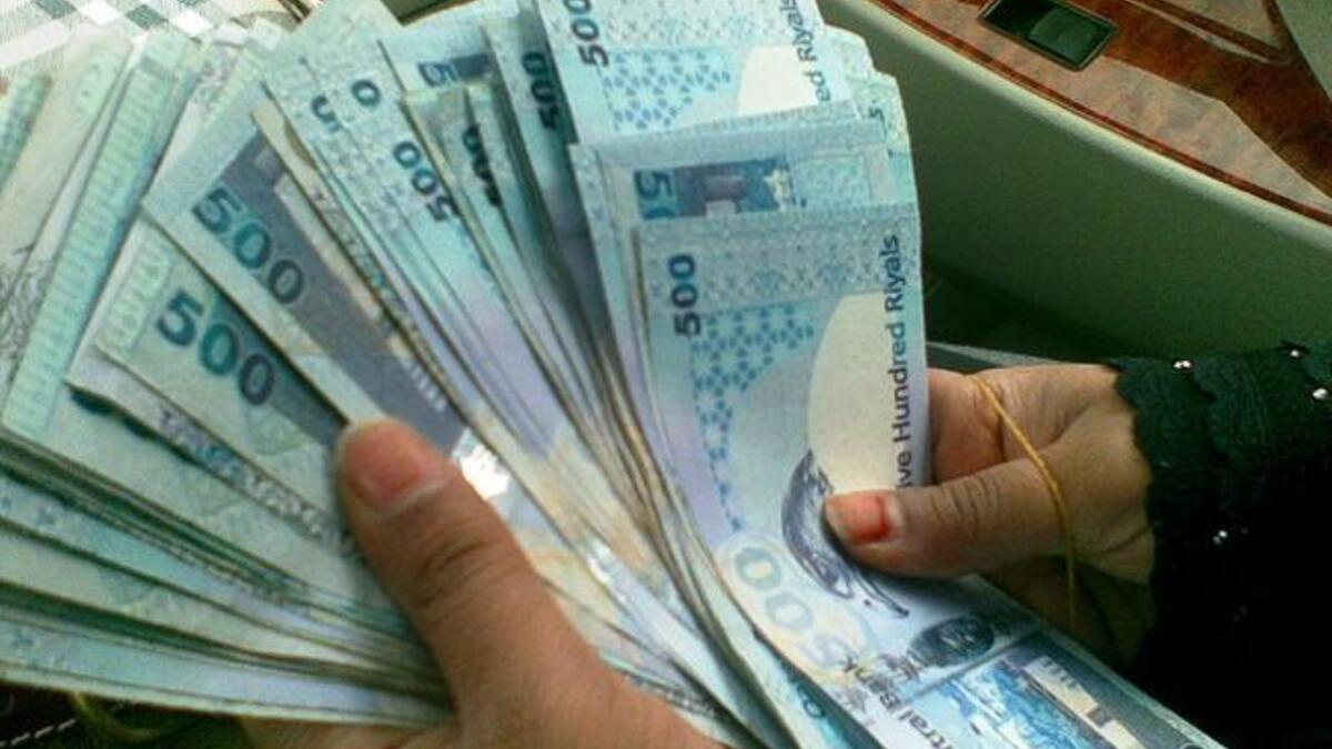 الإنفاق الإماراتي يتعدى الآلاف في الخارج