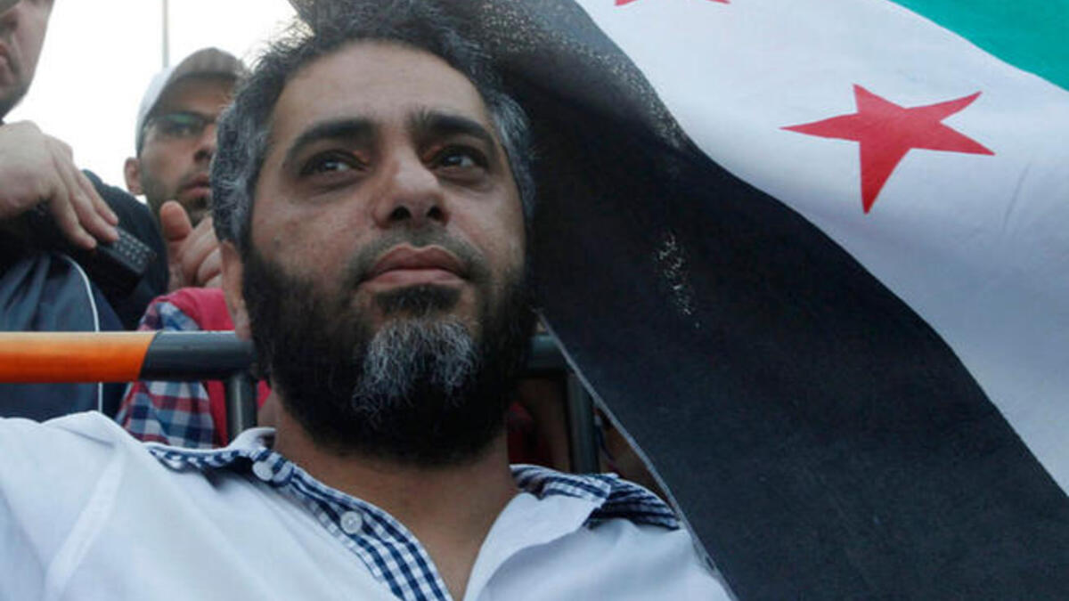 المثير للجدل الفنان المعتزل "فضل شاكر" والذي اعتزل الغناء لينضم الى عالم السياسة وبقوة تاركاً خلفه تاريخ من الاغاني الرومانسية.