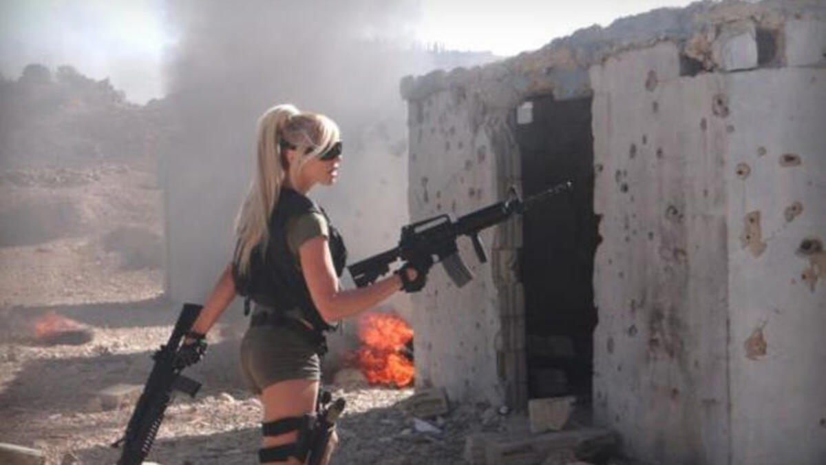 العارضة اللبنانية ميريام كلينك