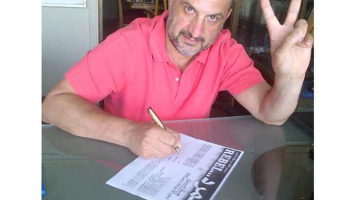 الفنان المصري خالد الصاوي يوقع على بيان حملة تمرد