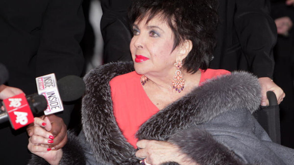 While known for her ostentatious attire, often seen in flashy furs n feathers, Elizabeth’s headscarves and turbans in an earlier day were formed her unique brand, and framed her striking features.