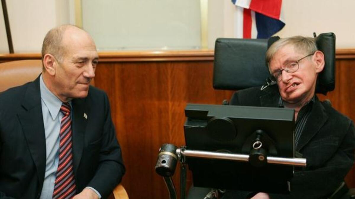 العالم الفيزيائي ستيفن هوكنج