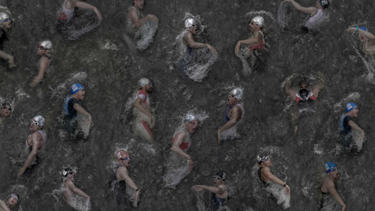 التعزيز: للمصور "كلاوس لينزين" بعنوان "كل نفس تأخذه"