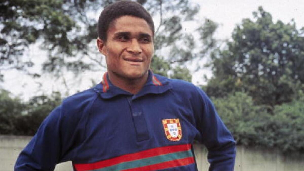 المركز العاشر: المهاجم البرتغالي يوزيبيو (بنفيكا): من عام 1961 إلى 1974 - سجل 47 هدفاً في 63 مباراة.