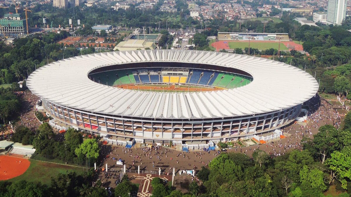 8- ملعب غيلورا بونغ كارنو في جاكارتا (إندونيسيا) بسعة 88,083 ألف متفرجاً.