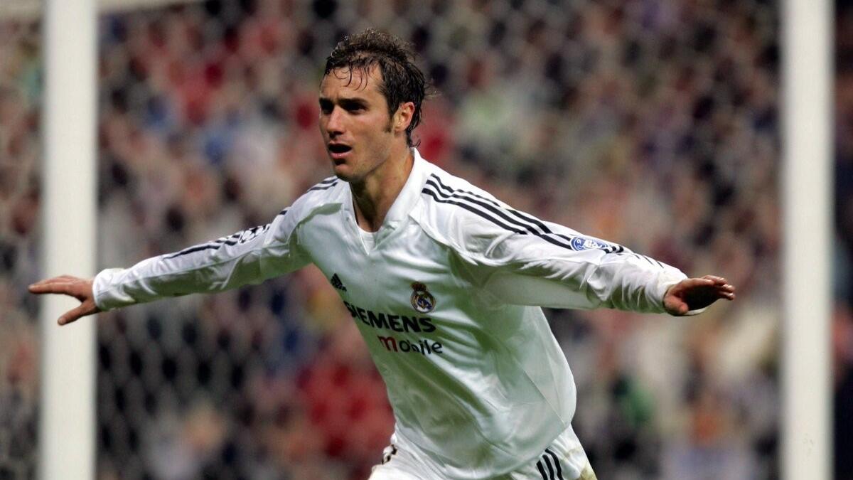 المركز الثاني: المدافع الإسباني إيفان هيلغيرا وسجل 15 هدفاً.