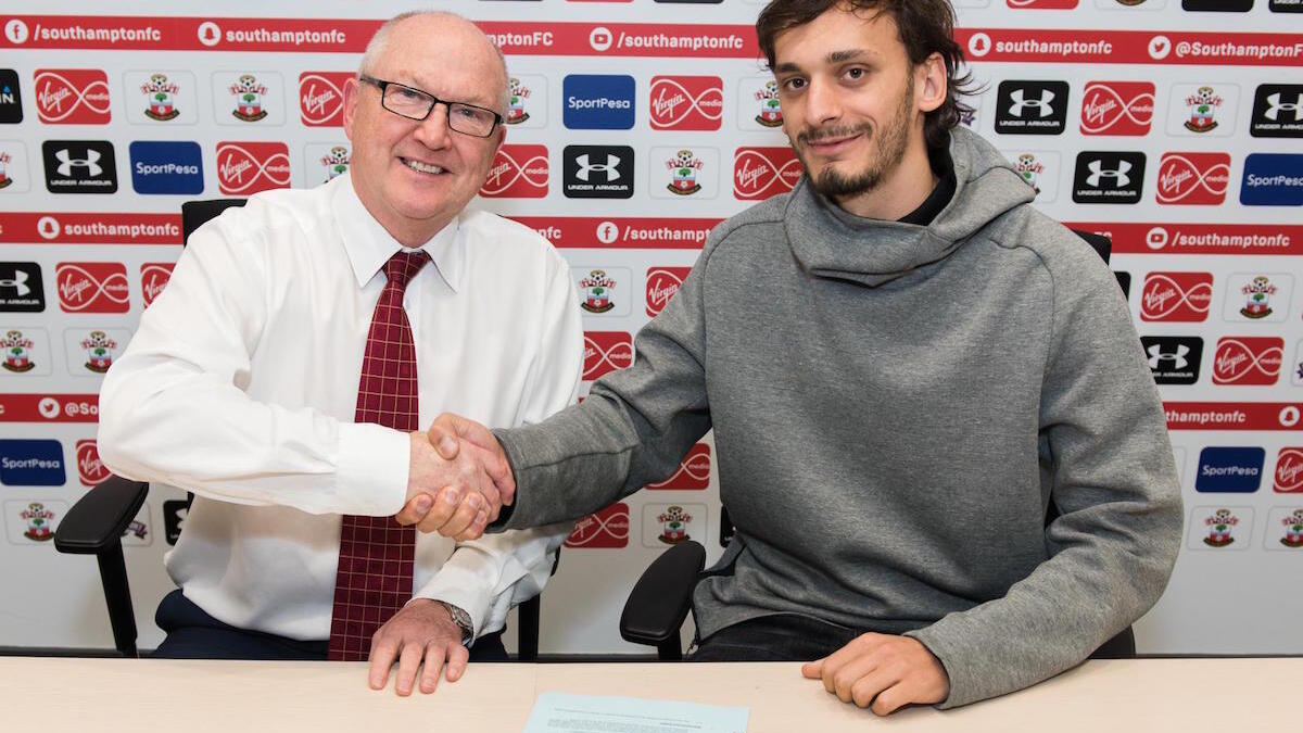 المركز السادس: المهاجم الإيطالي مانولو غابياديني - من نابولي إلى ساوثهامبتون مقابل 17.6 مليون يورو.