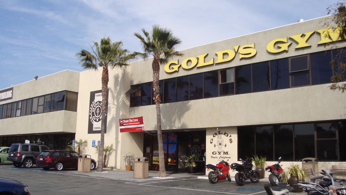 6- غولدز جيم كاليفورنيا (Gold’s Gym CA) وتقدر قيمة اشتراكه بأكثر من 10 آلاف دولار سنوياً.