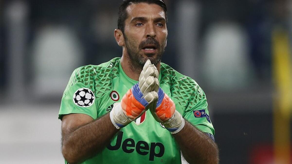 المركز التاسع: الحارس الإيطالي جيانلويجي بوفون (يوفنتوس) وحصد 8 نقاط.