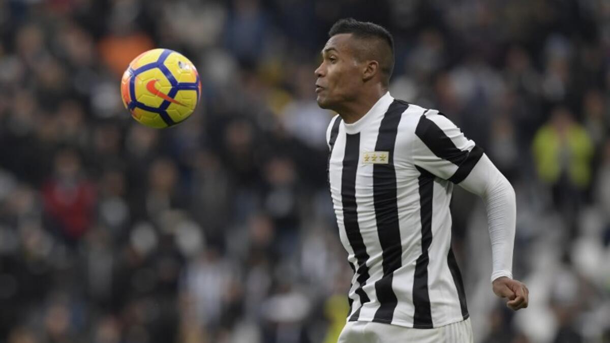 الظهير البرازيلي أليكس ساندرو: أصيب نجم يوفنتوس بإصابة في عضلة فخذه الخلفية وباتت الشكوك سريعاً تحوم حول قدرته على التعافي في الوقت المناسب لتمثيل السامبا في المونديال الروسي.