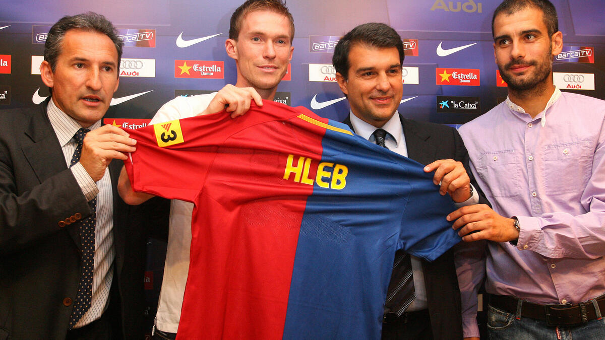 الجناح البيلاروسي أليكساندر هليب: وصل برشلونة من آرسنال في 2008 مقابل 17 مليون يورو، لم يلعب أي دور في الانتصار الثلاثي الذي حققه البارسا حينها. لم يقدم أي جديد في 36 مباراة، مما دفع النادي لإعارته لشتوتغارت وبرمنغهام وفولفسبورغ قبل أن ينتقل للدوري الروسي دون أن يسجل لبرشلونة.