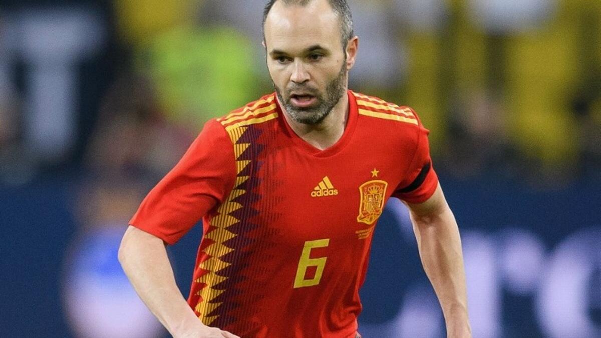 المركز السادس: الإسباني أندريس إنييستا لاعب وسط فيسيل كوبي، بواقع 73.797.793 متابعاً، موزعين على إنستغرام 25.294.908، وفايسبوك 21.636.912، وتويتر 26.865.973.