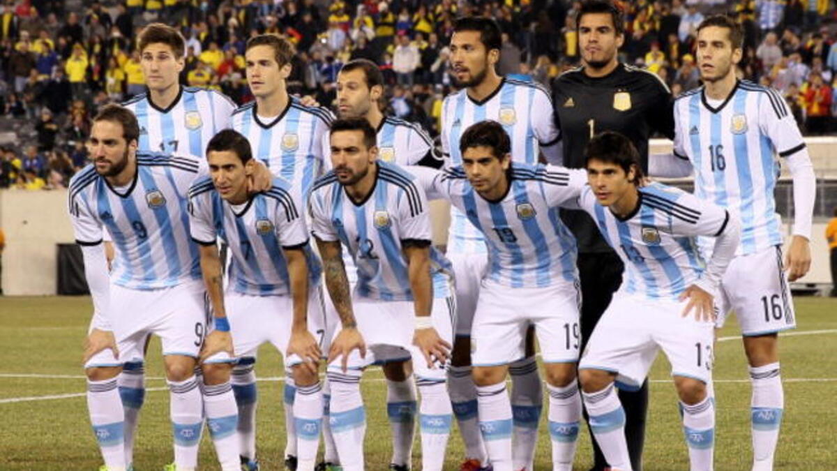 منتخب الأرجنتين: الفائز باللقب العالمي مرتين، والذي يمني النفس بإضافة اللقب الثالث كون البطولة تقام في قارة أميركا الجنوبية وبأجواء اعتاد لاعبوه عليها بقيادة ليونيل ميسي الذي يطمح بدوره لتأكيد نفسه على المستوى الدولي.
