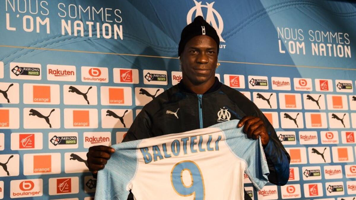 المهاجم الإيطالي ماريو بالوتيلي: من نيس إلى مرسيليا في صفقة انتقال حر.