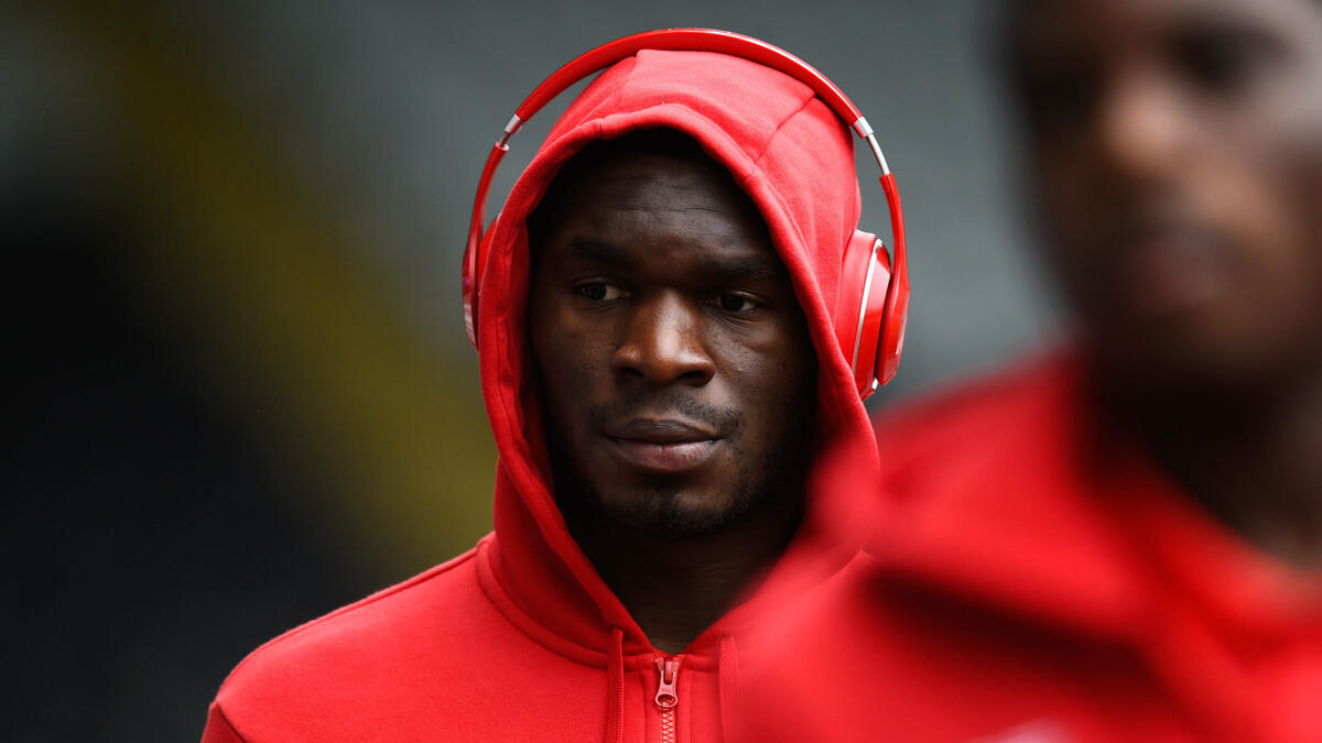 7- المهاجم البلجيكي كريستيان بينتيكي: من أستون فيلا إلى ليفربول عام 2015 مقابل 32.5 مليون جنيه، فشل في إثبات نفسه تحت إشراف يورغن كلوب بعدما جرى التعاقد معه خلال حقبة بريندان رودجرز، تم بيعه إلى كريستال بالاس بعد عام مقابل 27 مليون جنيه