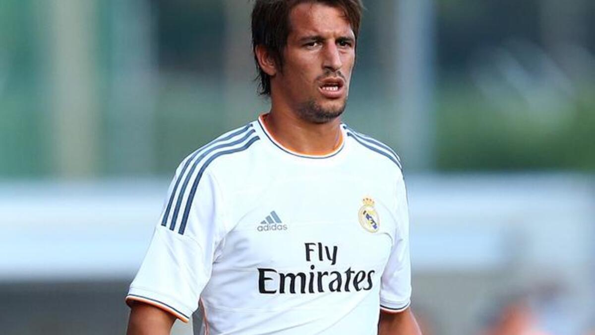 7- البرتغالي فابيو كوينتراو: انتقل من بنفيكا إلى ريال مدريد مقابل 26.5 مليون يورو. خيب الآمال منذ قدومه إلى الملكي صيف 2011 رغم مستوياته الجيدة مع منتخب بلاده.