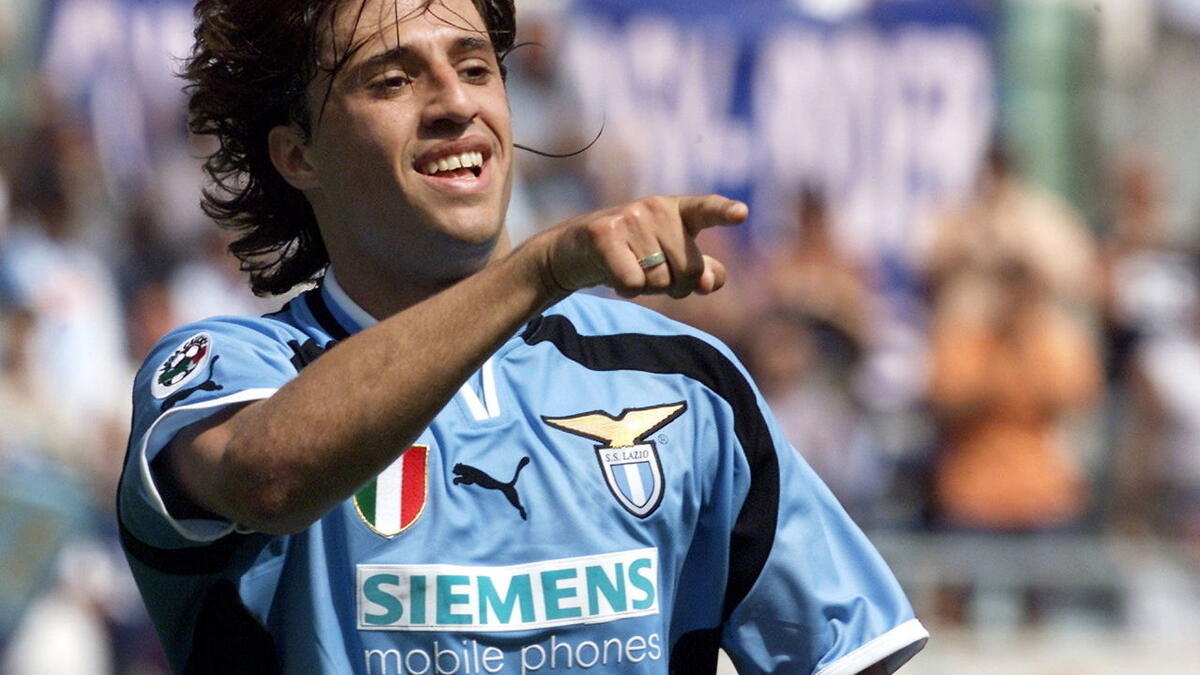 المهاجم الأرجنتيني هيرنان كريسبو: من بارما إلى لاتسيو عام 2000 مقابل 56.81 مليون يورو.
