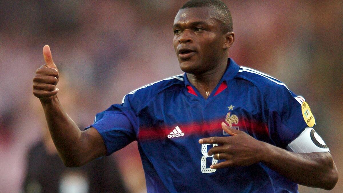 المدافع الفرنسي مارسيل دوسايي: من أصول غانية، إلا أنه فضل تمثيل منتخب الديوك.