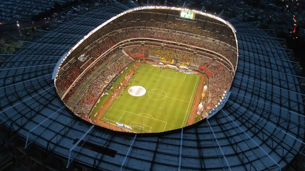 3- ملعب آزتيكا في مكسيكو سيتي (المكسيك) بسعة 95,500 متفرجاً.