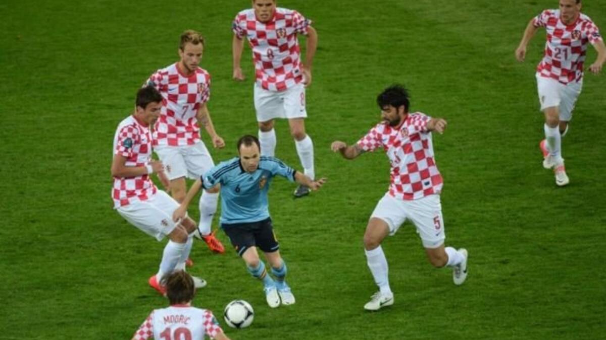 المجموعة الرابعة: إسبانيا x كرواتيا (21 يونيو): مهمة صعبة بانتظار الماتادور حامل اللقب الذي يمر بفترة انعدام وزن نسبية أمام منتخب طموح يضم في صفوف لاعبين متميزين خصوصاً في خط الوسط.