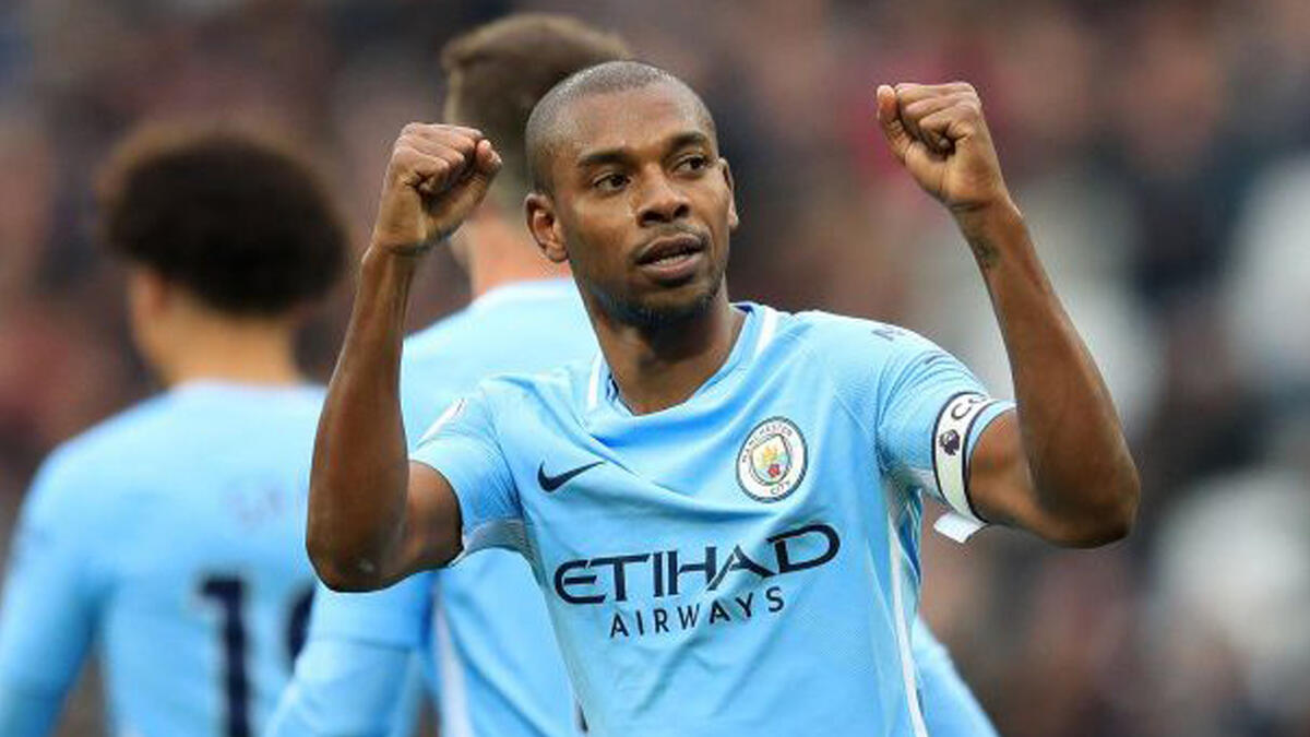 لاعب الوسط البرازيلي فيرناندينيو: 150 ألف جنيه استرليني أسبوعياً