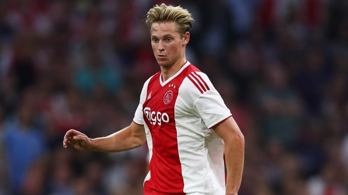 الهولندي فرينكي دي يونغ لاعب وسط أياكس (21 عاماً) - الوجهة المحتملة: برشلونة أو ريال مدريد أو مانشستر سيتي