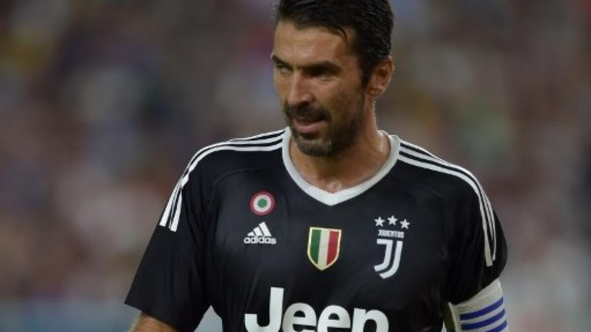 لحراسة المرمى: الإيطالي جيانلويجي بوفون (يوفنتوس)