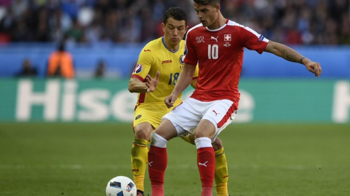 لاعب الوسط المدافع السويسري غرانيت تشاكا: ساهم تعاقد آرسنال الجديد في تأهل منتخب بلاده للدور القادم دون تلقي أية خسارة، كان لتمريراته المتقنة تأثير كبير على نتائج فريقه، ظهر بمستويات مميزة أمام فرنسا صاحبة الضيافة، واختير أفضل لاعب أمام ألبانيا.