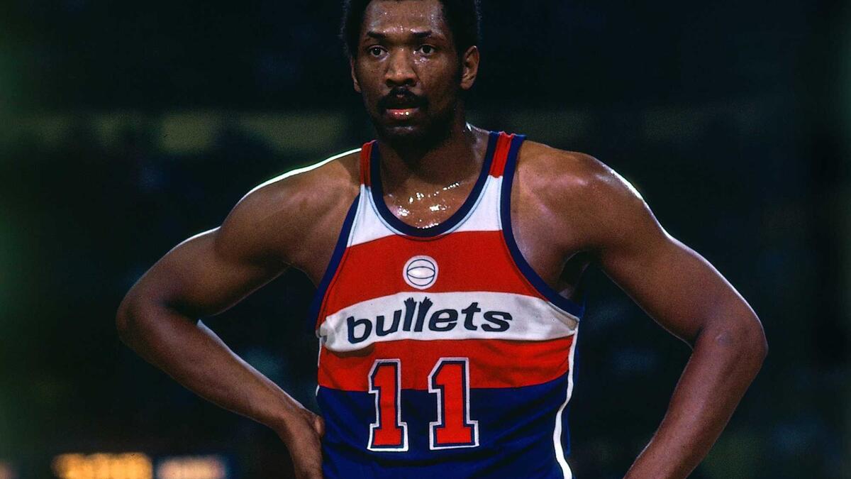 المركز العاشر - الأميركي إيلفين هايز: لعب في صفوف سان دييغو (هيوستن روكتس حالياً) من 1968-1972، و1981-1984. وبالتيمور (واشنطن بوليتس حالياً) من 1972-1981، سجل ما مجموعه 27.313 نقطة.