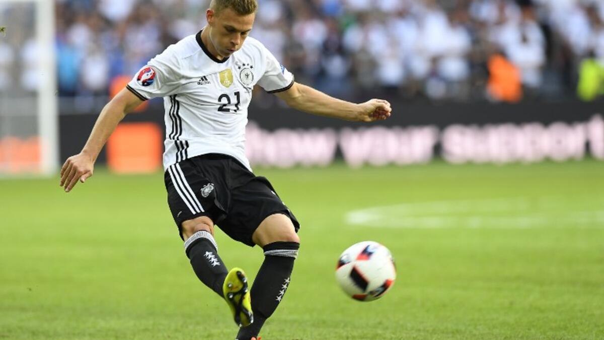 لاعب الوسط الألماني جوشوا كيميتش (بايرن ميونخ)