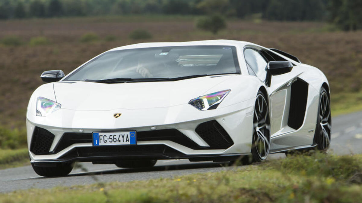 5- لامبورغيني آفينتادور (Lamborghini Aventador)