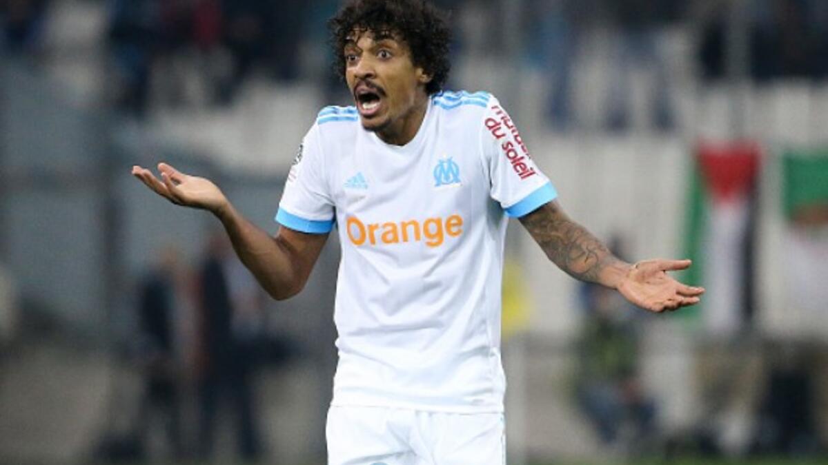 المركز الخامس عشر: لاعب الوسط البرازيلي لويز غوستافو (أولمبيك مرسيليا) ويتقاضى 500 ألف يورو شهرياً.