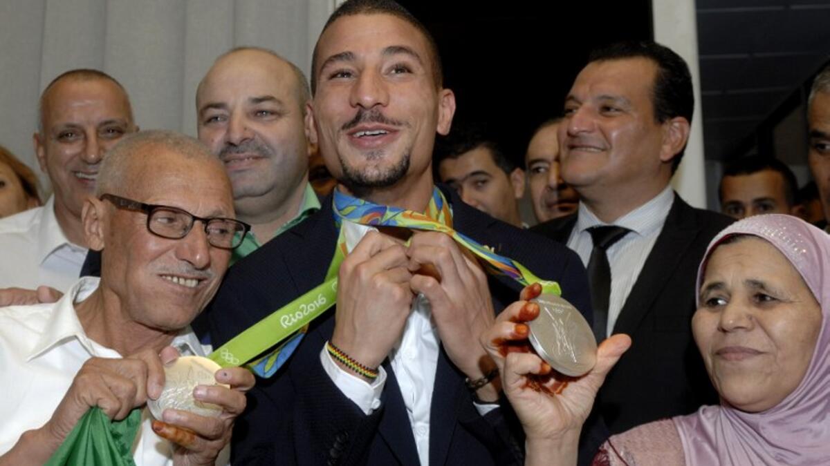 Algerian athlete Taoufik Makhloufi, double silver medallist at the 1500m and 800m at the Olympic Games-2016 Olympics in Rio, arrives on September 14, 2016 in Algiers.
Ryad Kramdi / AFP