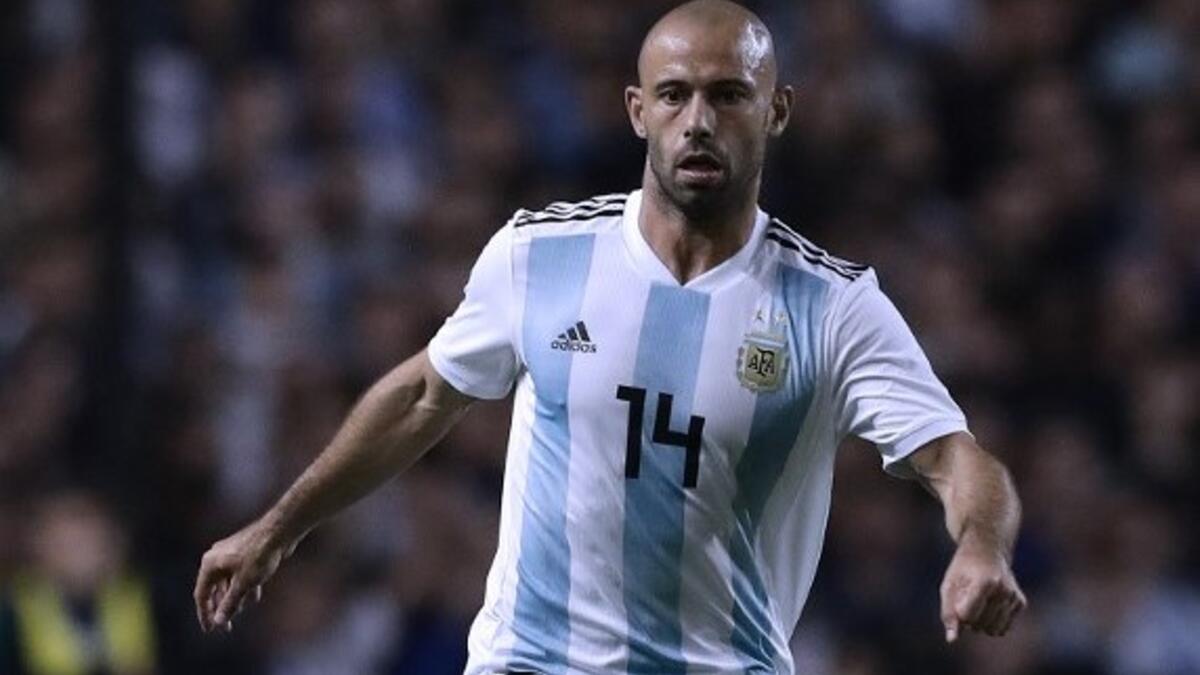 خافيير ماسكيرانو: واجه نجم برشلونة السابق اتهاماً بالتهرب من دفع 1.5 مليون يورو، وفُرضت عليه غرامة قدرها 800 ألف يورو، كما تم الحكم عليه بالسجن لعام، لكن محاميه نجح في التفاوض مع مصلحة الضرائب بشأن الغرامة، بينما برّأ ماسكيرانو نفسه أمام جماهير البارسا بأن ليس له علاقة بما حصل.