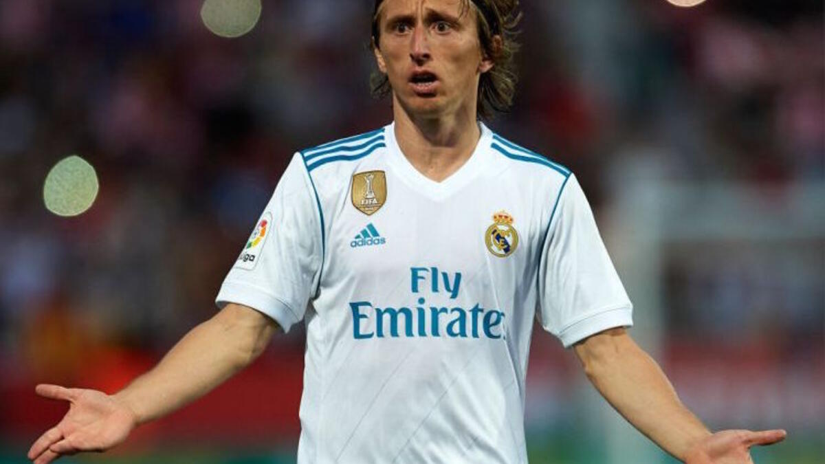 الروح المعنوية والعودة المتأخرة: على زيدان أن يعيد الروح والحماسة إلى نفوس لاعبيه، وإبعاد أي عوامل سلبية قد تؤثر على أجواء غرف الملابس، فخلال المباراة أمام جيرونا حصلت مشكلة بين لوكا مودريتش ومارسيلو، حين ردّ الأخير على زميله قائلاً: "تقول أني أفشل؟ ألم تفشل أنت أيضاً؟"