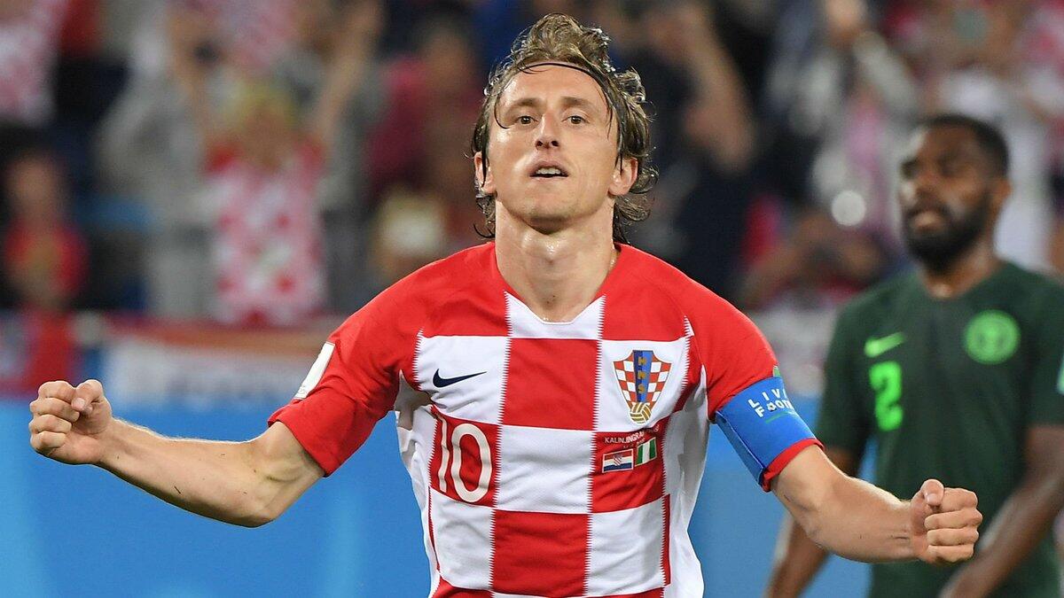 لوكا مودريتش: حُكم عليه بالسجن بسبب الاختلاس الضريبي، وبات عليه دفع 348 ألف يورو غرامة جراء تهربه من دفع 870 ألف يورو. وسيدفع 60 ألف يورو إضافية للتخلص من العقوبة. وقد اعترف بتهربه عبر نقل عائدات حقوق صورته لشركة في لوكسمبورغ تفادياً للنسب المرتفعة من الضرائب في إسبانيا.