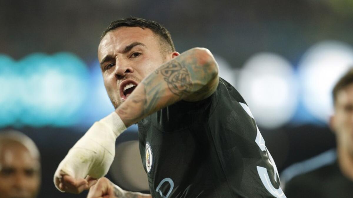 المدافع الأرجنتيني نيكولاس أوتاميندي (مانشستر سيتي) بتقييم 7.37