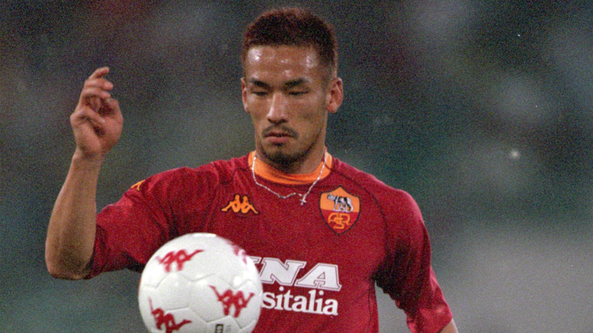 الياباني هيديتوشي ناكاتا: انتقل لبيروجيا ومنه إلى روما حيث كان يستخدم كبديل للنجم فرانشيسكو توتي. لعب باحترافية شديدة كلما سنحت له الفرصة وساهم في الفوز بلقب السيري آ 2000-2001، بلغت صفقة انتقاله من روما إلى بارما 26 مليون يورو، فاز معه بكأس إيطاليا.