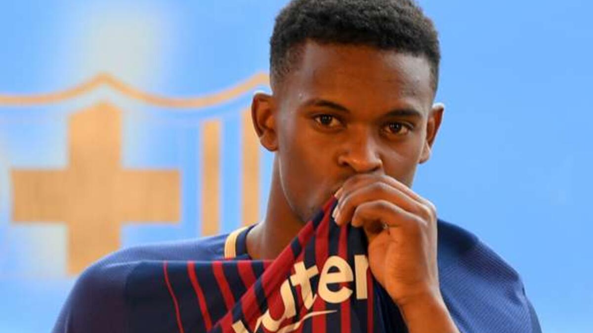 الظهير الأيمن البرتغالي نيلسون سيميدو: من بنفيكا إلى برشلونة مقابل 30 مليون يورو قابلة للزيادة.
